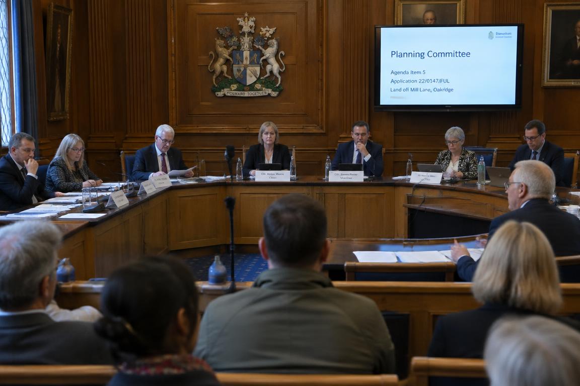 Councillors at a planning committee meeting